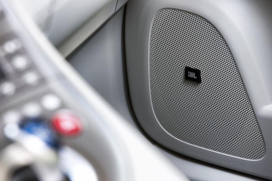  Toyota Prius 2012 года  (фото 17 из 40)